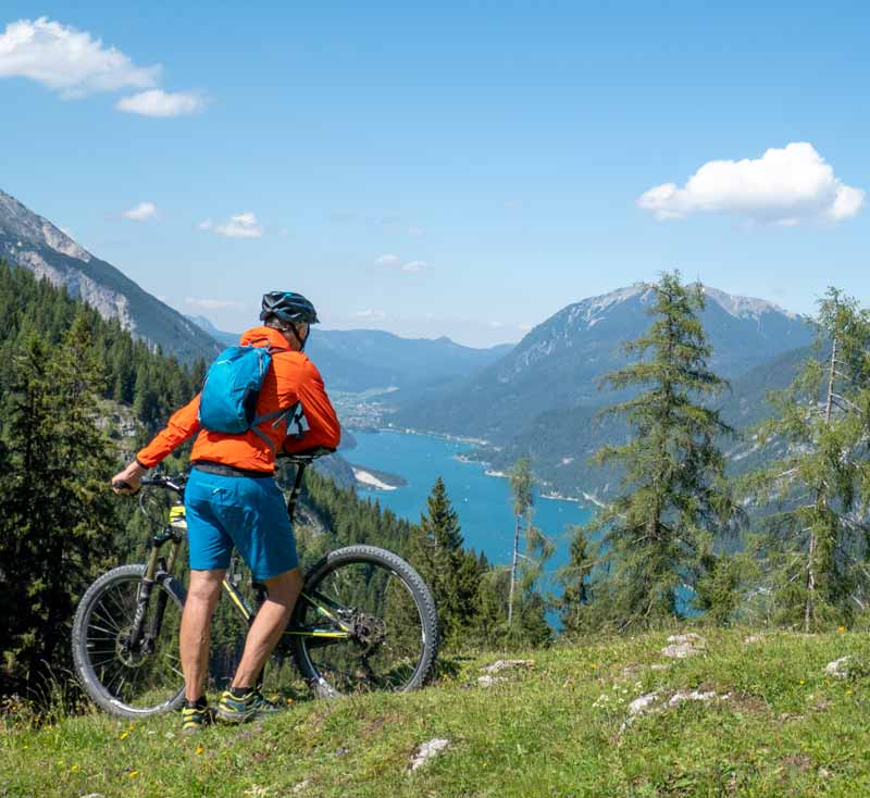 Urlaub in Tirol mit dem kompakten Bikerucksack Race 10
